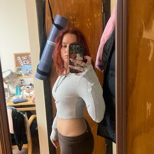 Gray Ribbed Long Sleeve Crop Top